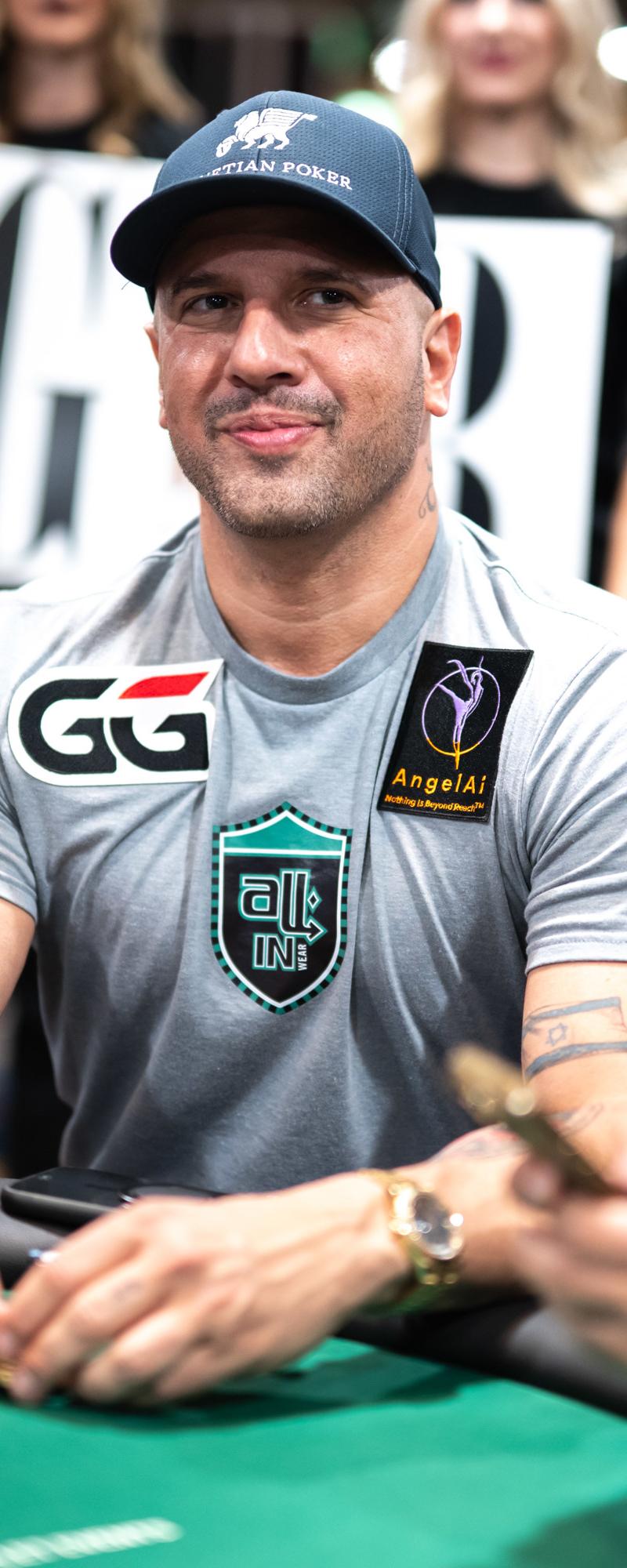 AG亚游 - 卫冕冠军Mizrachi在WSOP主赛事中强势翻盘：面对四条仍坚挺 · — AG亚游新闻配图