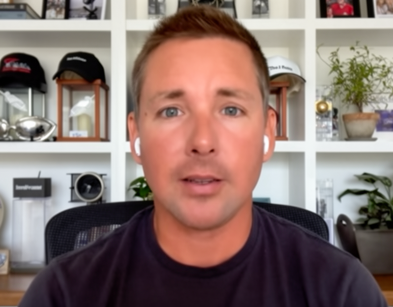 AG亚游 - ：为什么顶级分析师拒绝NFL主教练办公室offer？深度解析 · — AG亚游新闻配图