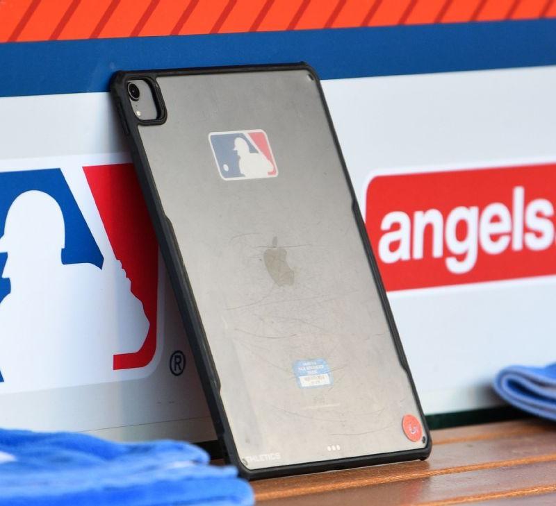 AG亚游 - MLB禁用球员休息区iPad人工智能辅助战术，引发行业震动 · — AG亚游新闻配图